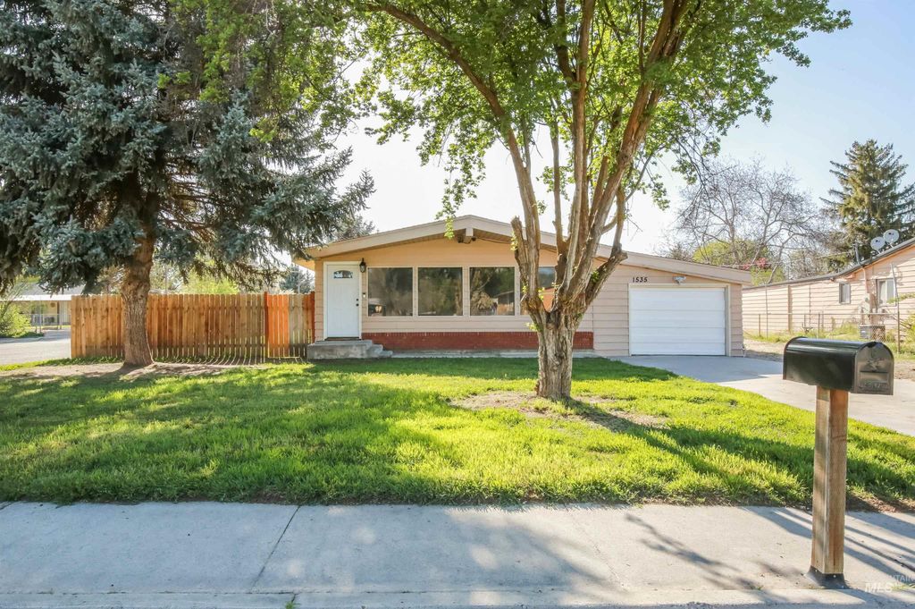 Photo of 1535 N. 6th Street, Payette, ID 83661 (MLS # 98982884)