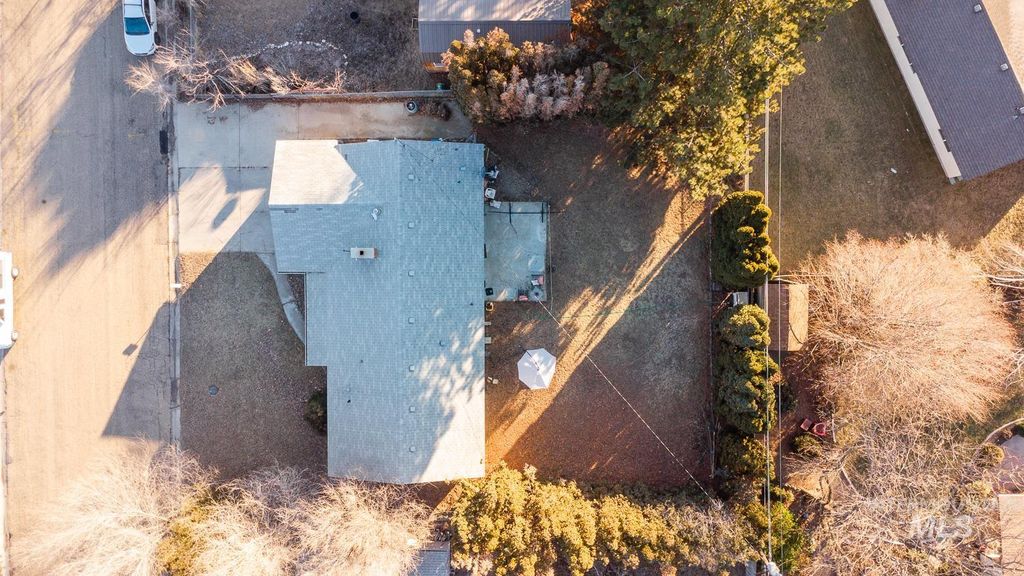 Photo of 819 Briarwood Dr, Nampa, ID 83651 (MLS # 98985384)