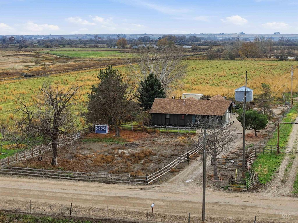 Photo of 30327 Hexon Rd, Parma, ID 83660 (MLS # 98968475)