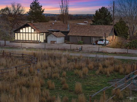 Photo of 30327 Hexon Rd, Parma, ID 83660 (MLS # 98968475)