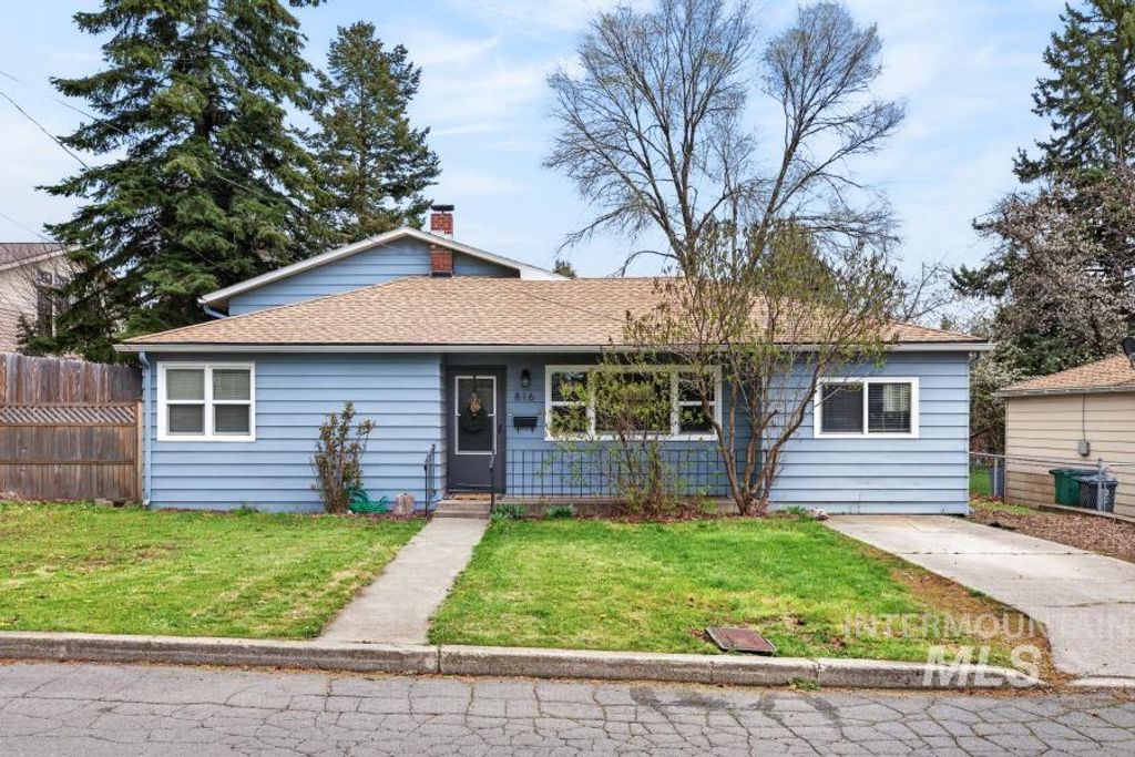 Photo of 816 S Lynn, Moscow, ID 83843 (MLS # 98982772)