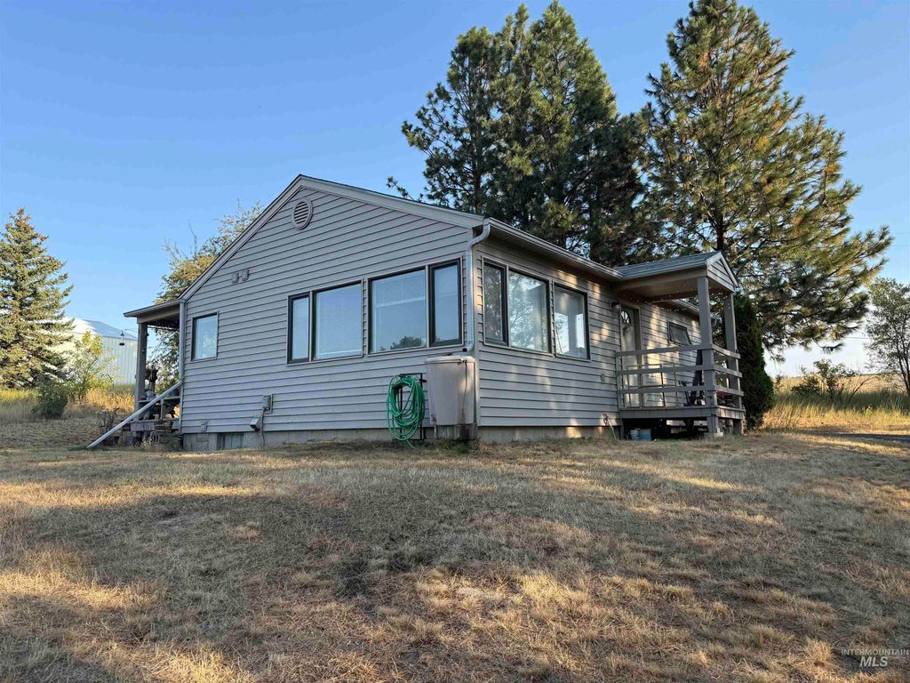 Photo of 1022 Sincar Ln, Moscow, ID 83843 (MLS # 98960033)