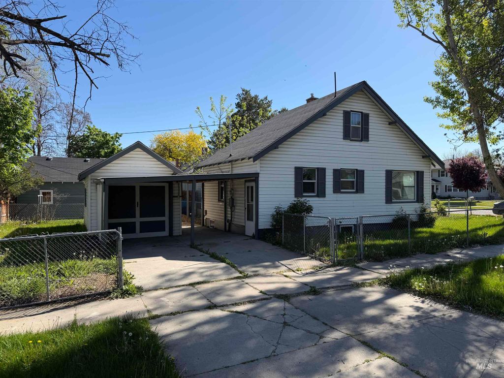 Photo of 123 18th Ave S Ave, Nampa, ID 83651 (MLS # 98984477)