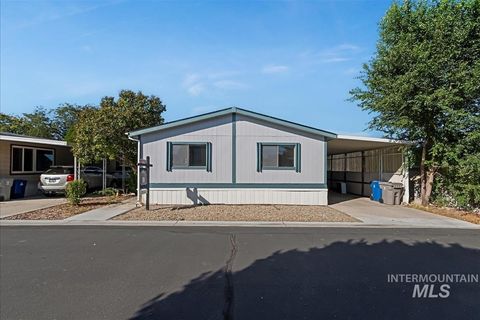 Photo of 914 N Midland Blvd #Trlr 31, Nampa, ID 83651 (MLS # 98950625)