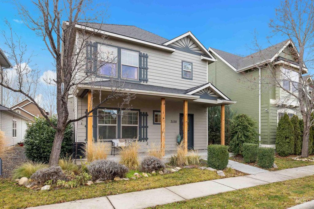 Photo of 3128 S Gunnell Ave, Meridian, ID 83642 (MLS # 98974612)