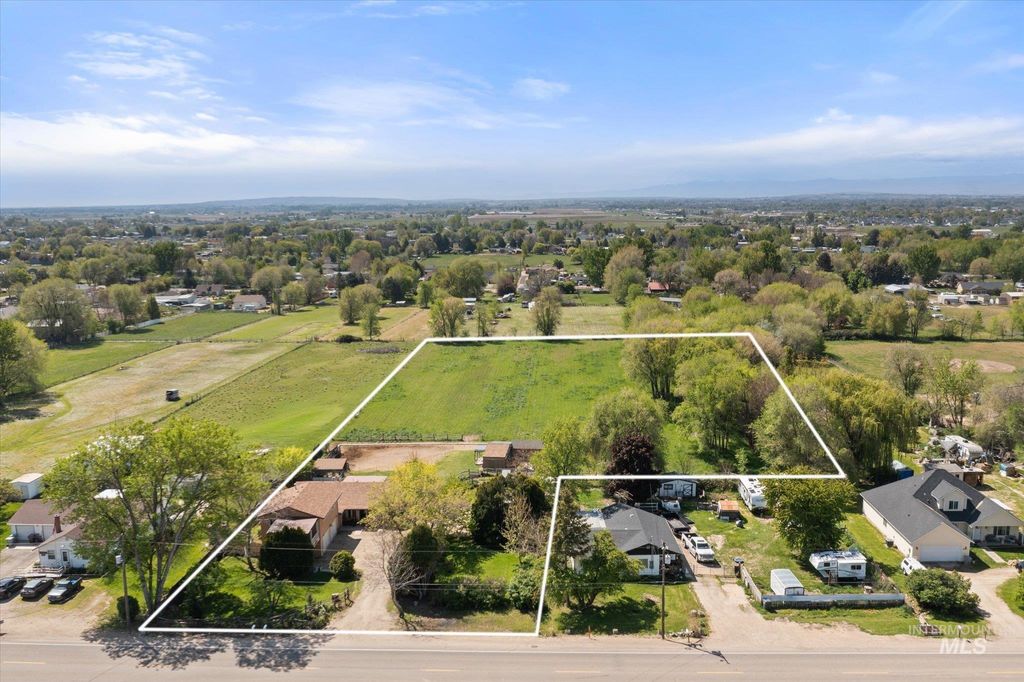 Photo of 5213 Airport Rd, Nampa, ID 83687 (MLS # 98984478)