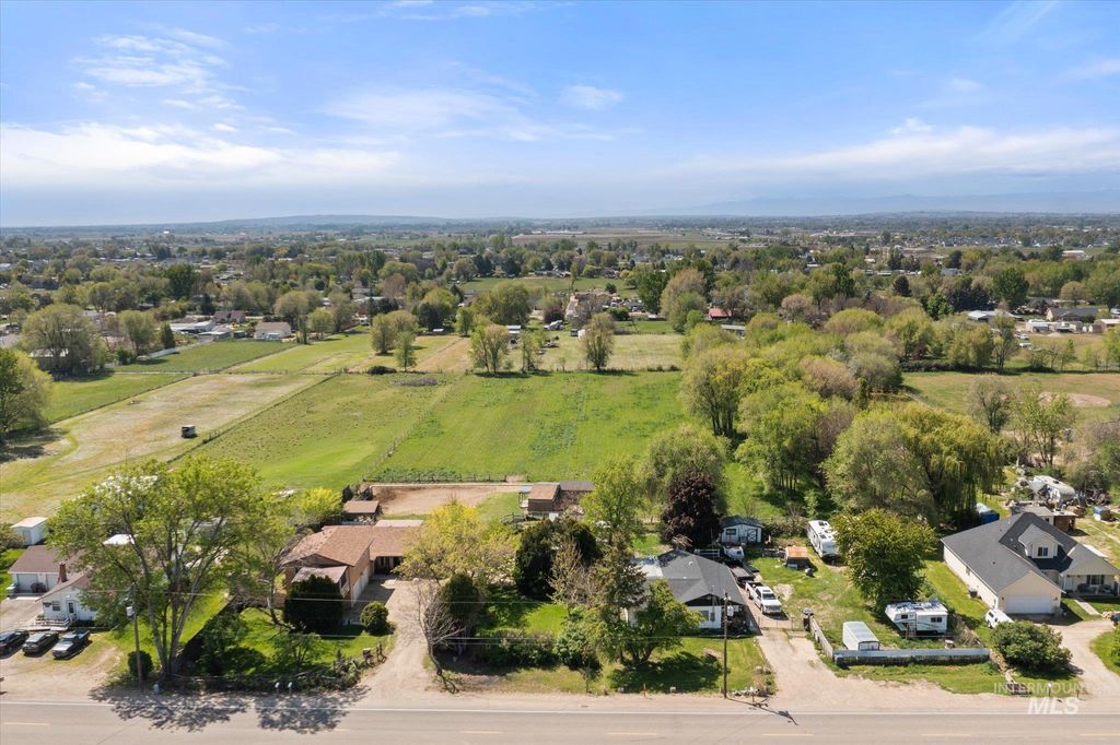 Photo of 5213 Airport Rd, Nampa, ID 83687 (MLS # 98984478)