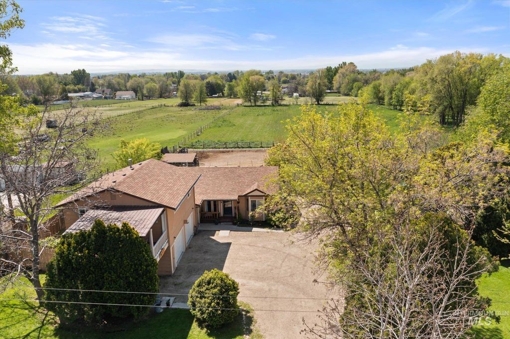 Photo of 5213 Airport Rd, Nampa, ID 83687 (MLS # 98984478)