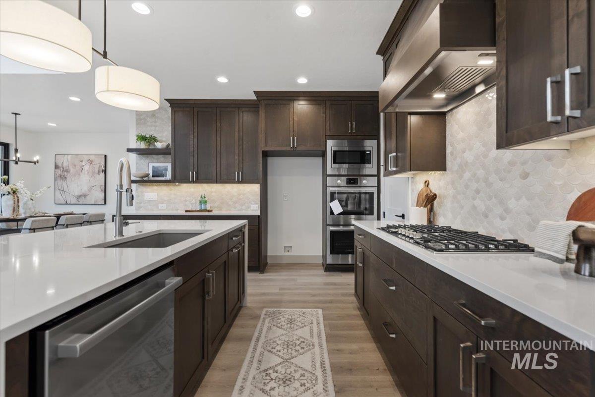 7580 W Old School St