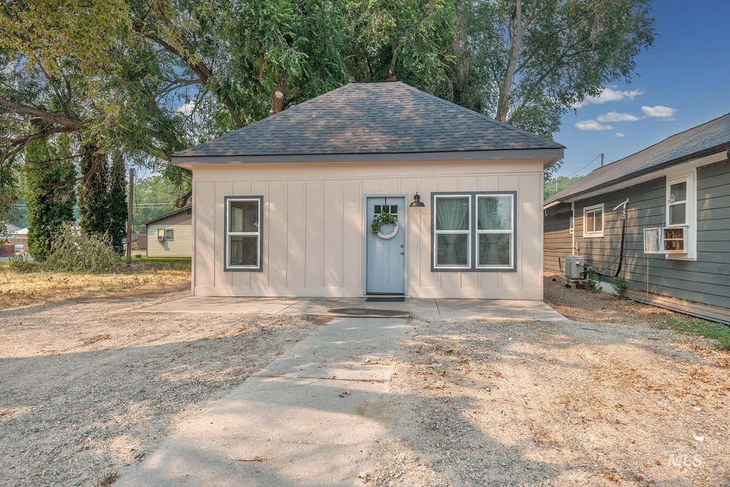 Photo of 1401 3rd Avenue S AVE, Payette, ID 83661 (MLS # 98997214)