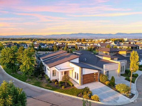 Photo of 814 E Joplin Ln, Eagle, ID 83616 (MLS # 98955644)