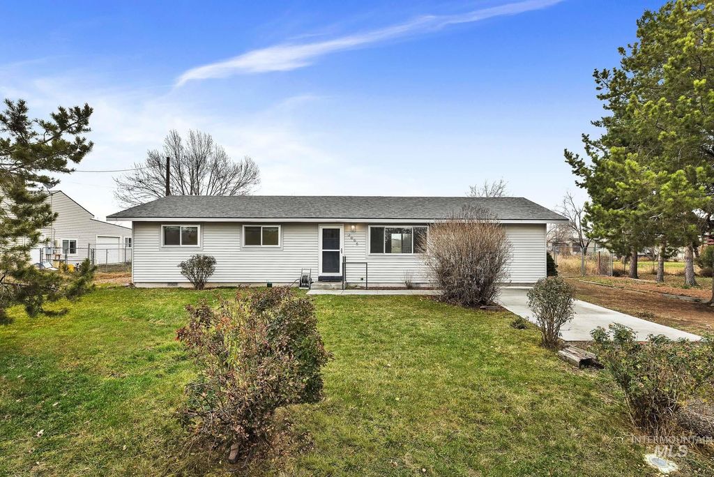 Photo of 3866 NW Dutton Way, Mountain Home, ID 83647 (MLS # 98970521)