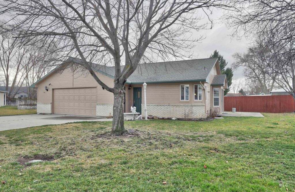 Photo of 719 Benton Avenue, Nampa, ID 83651 (MLS # 98975147)