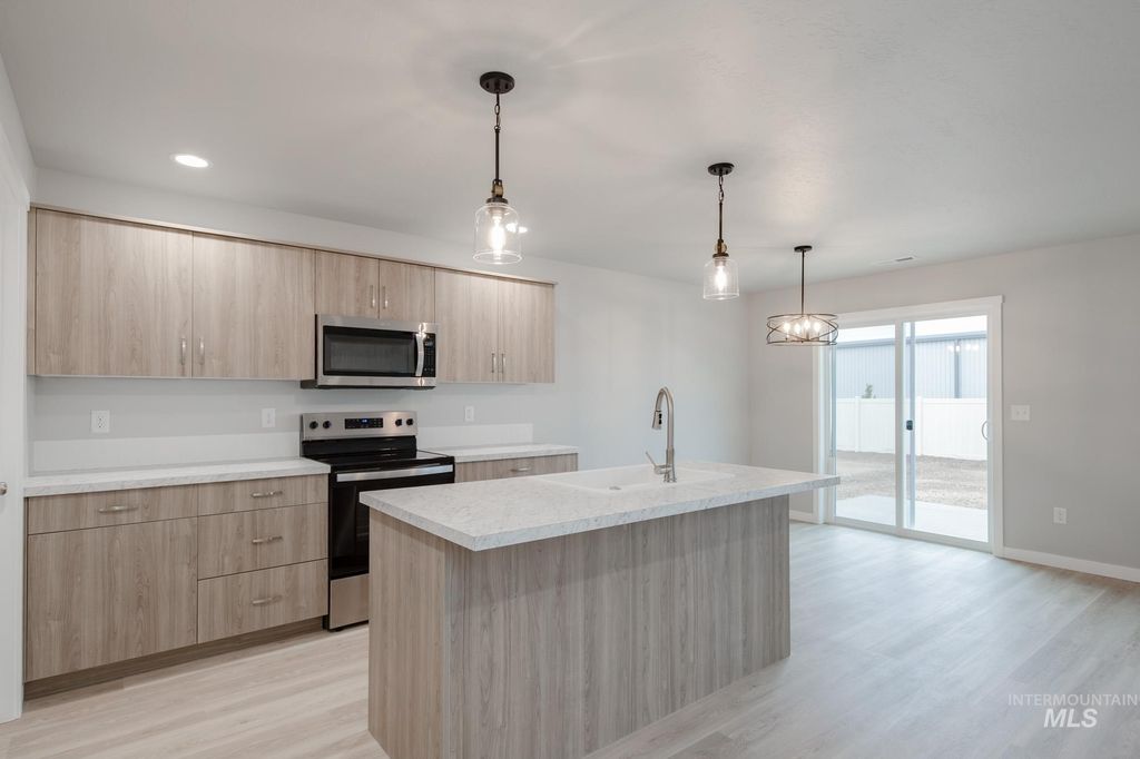 Photo of 37 S Sweetgrass Ave, Nampa, ID 83651 (MLS # 98979363)