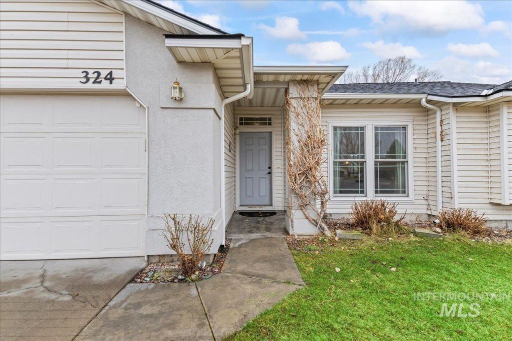 Photo of 324 N Coppertree Dr, Nampa, ID 83651 (MLS # 98976012)