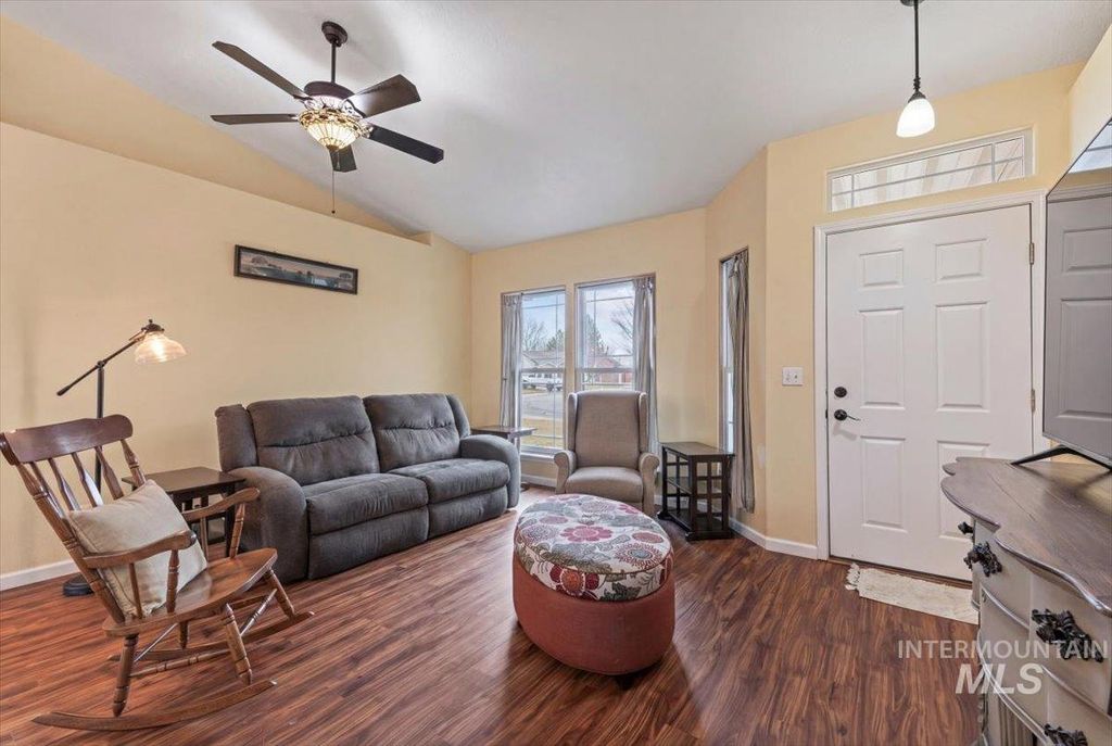 Photo of 324 N Coppertree Dr, Nampa, ID 83651 (MLS # 98976012)