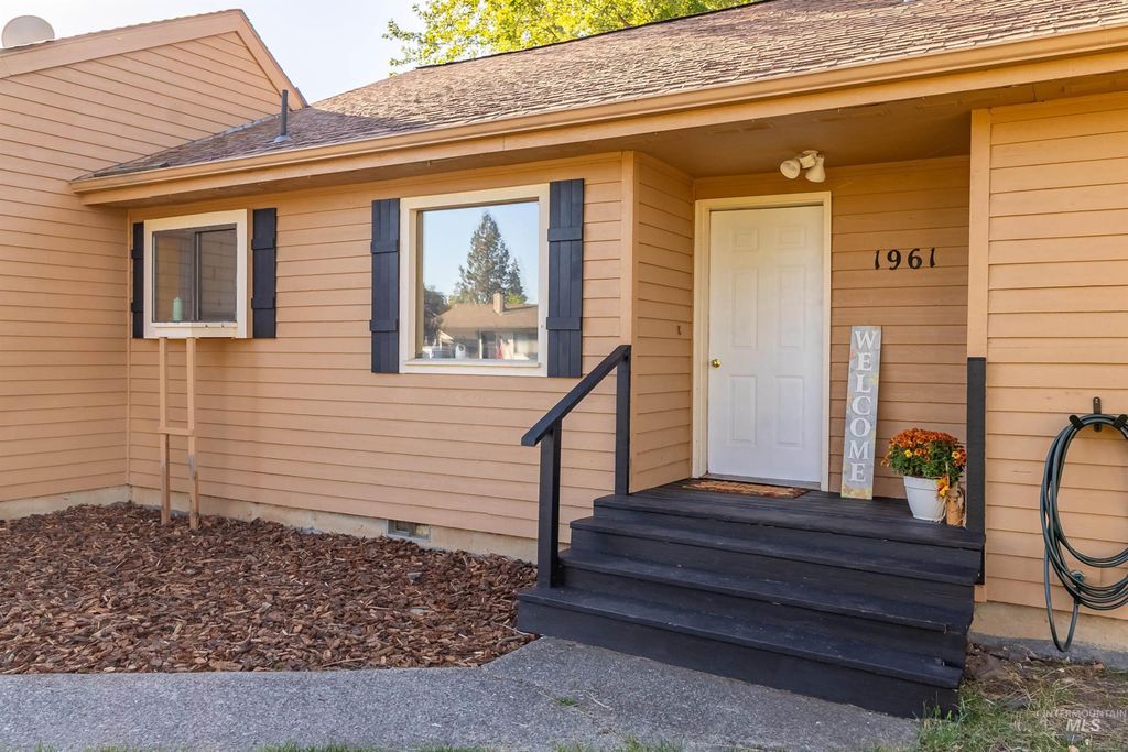 Photo of 1961 Ilene Drive, Moscow, ID 83843 (MLS # 98962773)