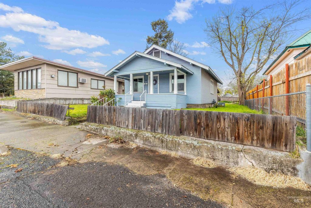 Photo of 716 7th St, Clarkston, WA 99403 (MLS # 98982744)