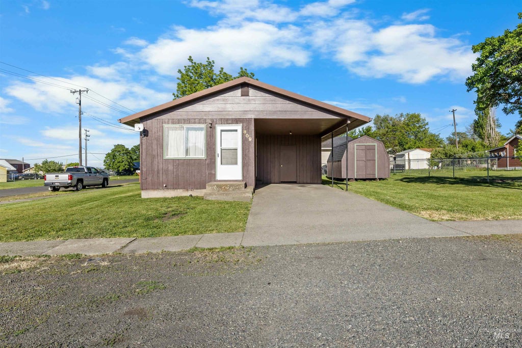 Photo of 809 N Idaho Ave, Grangeville, ID 83530 (MLS # 98989425)