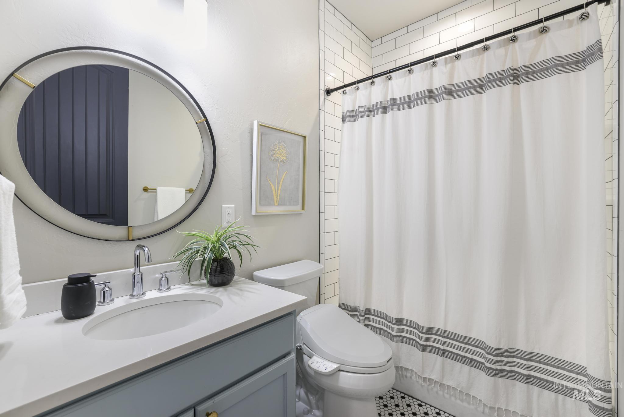 Full bath featuring a shower with curtain and vanity