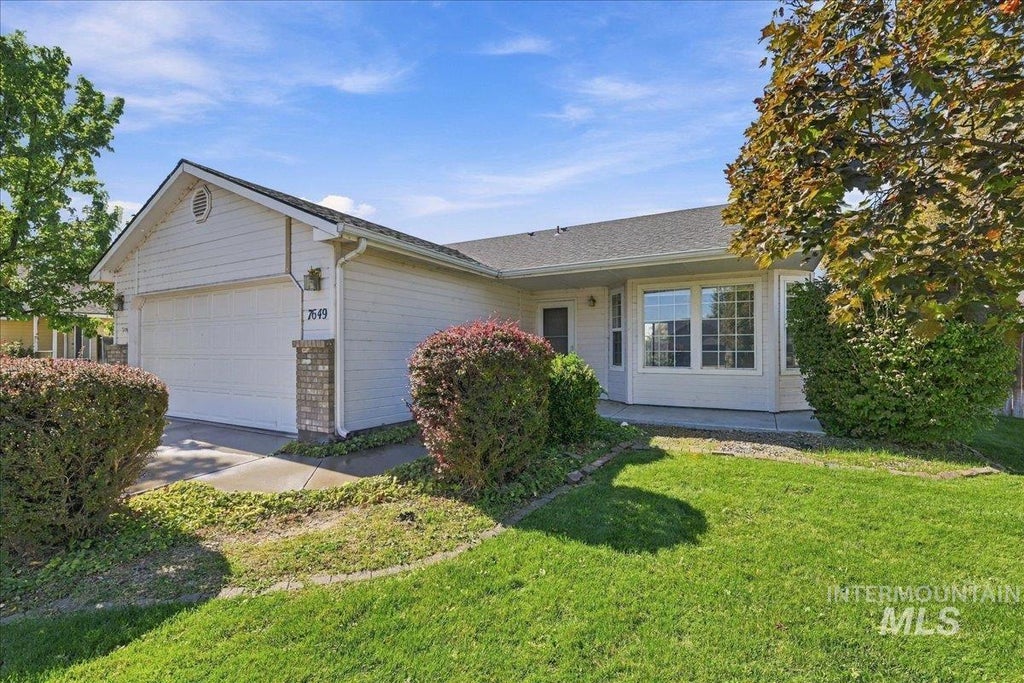 Photo of 7649 Arlington Dr, Nampa, ID 83687 (MLS # 99002485)