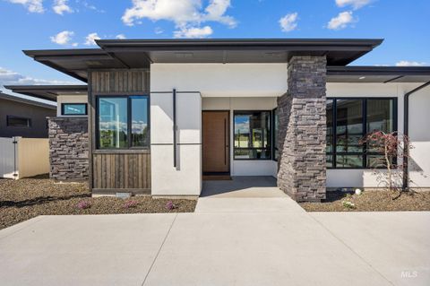 Photo of 591 N Pembina Place, Eagle, ID 83616 (MLS # 98984649)