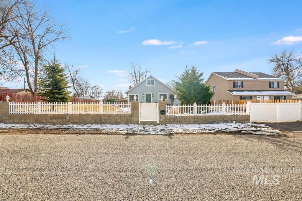 Photo of 321 6th Ave W Ave, Jerome, ID 83338 (MLS # 98973468)