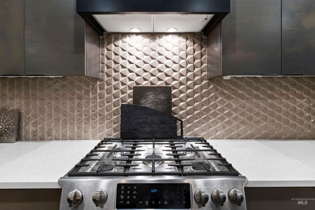 Photo of 1873 W Oakhampton Drive, Eagle, ID 83616 (MLS # 98975821)