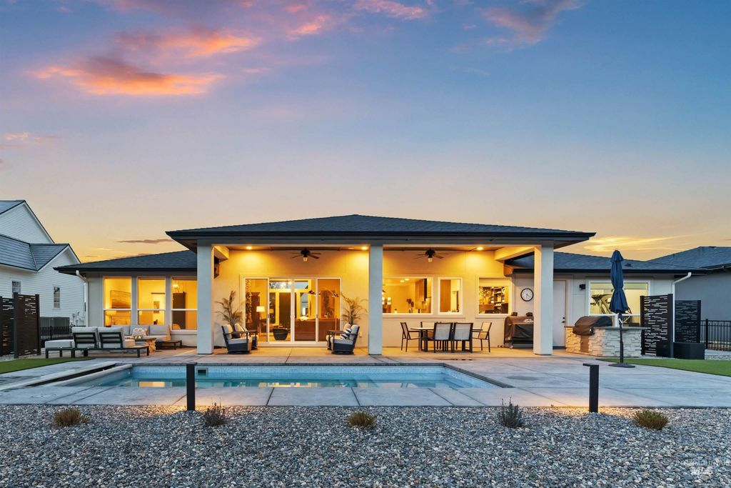 Photo of 1873 W Oakhampton Drive, Eagle, ID 83616 (MLS # 98975821)