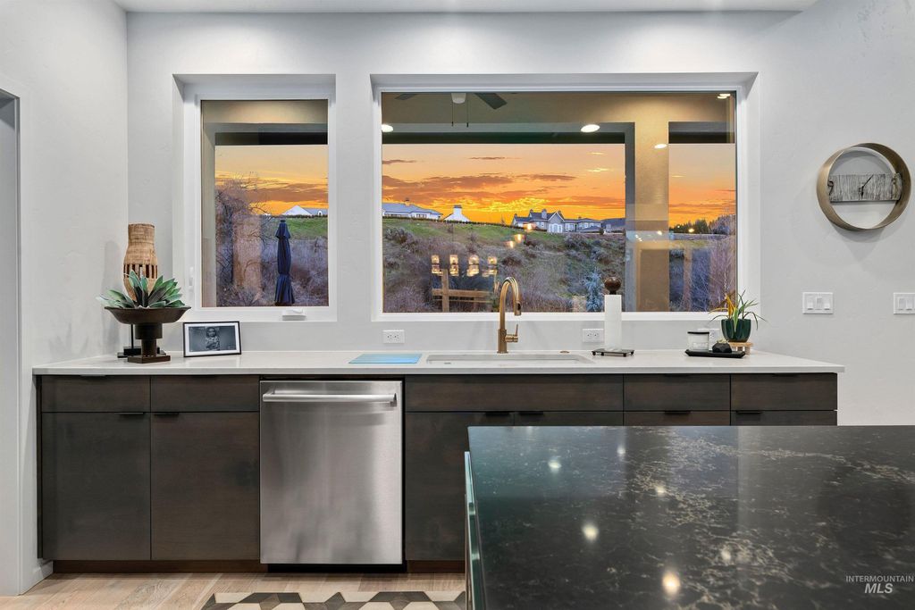 Photo of 1873 W Oakhampton Drive, Eagle, ID 83616 (MLS # 98975821)