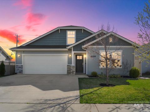 Photo of 4254 N Alester Ave, Meridian, ID 83646 (MLS # 98979826)