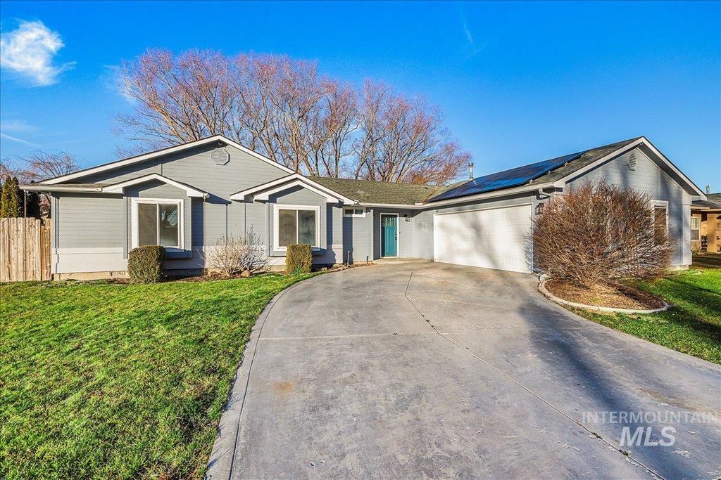 Photo of 411 Hawthorne St, Nampa, ID 83686 (MLS # 98970482)