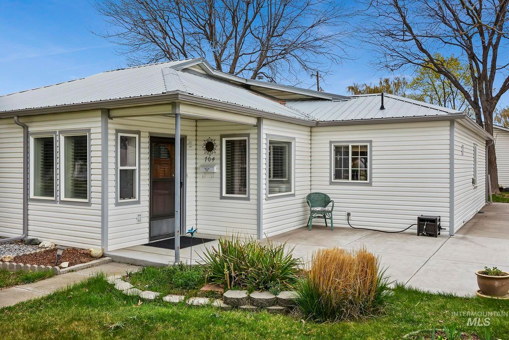 Photo of 704 E Avenue D, Jerome, ID 83338 (MLS # 98980482)