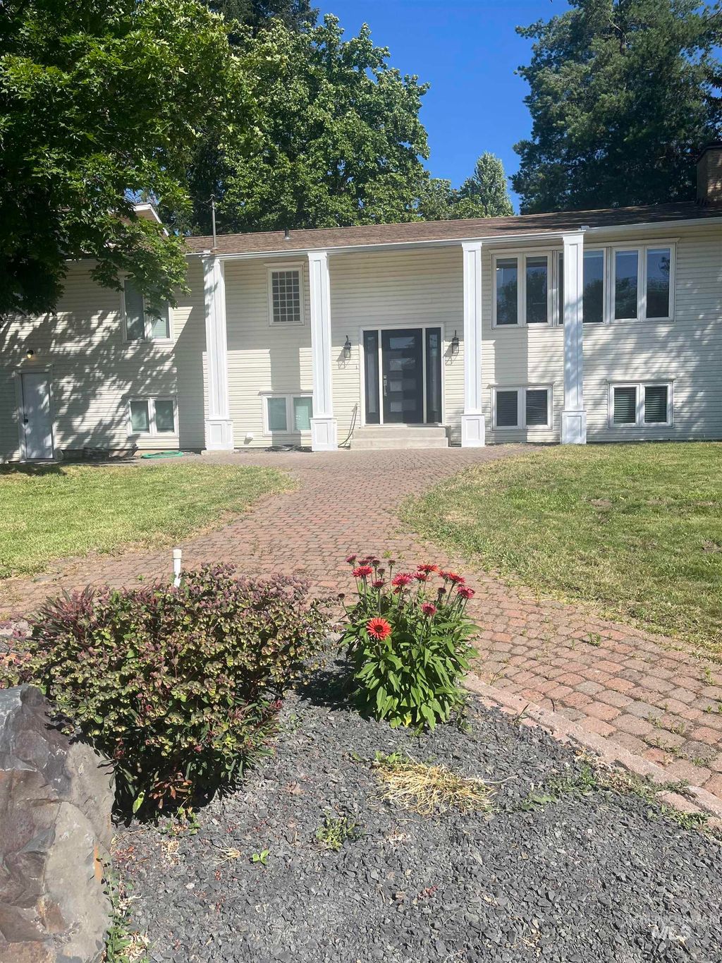 Photo of 1024 El Cajon St, Moscow, ID 83844 (MLS # 98956899)