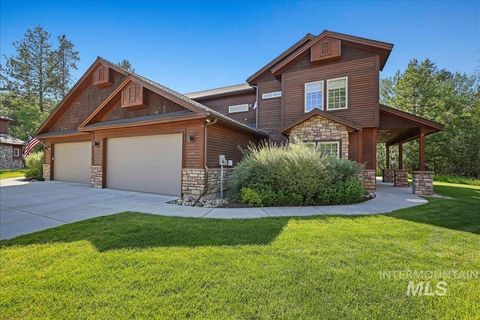 Photo of 622 Blue Water Circle, McCall, ID 83638 (MLS # 98984933)