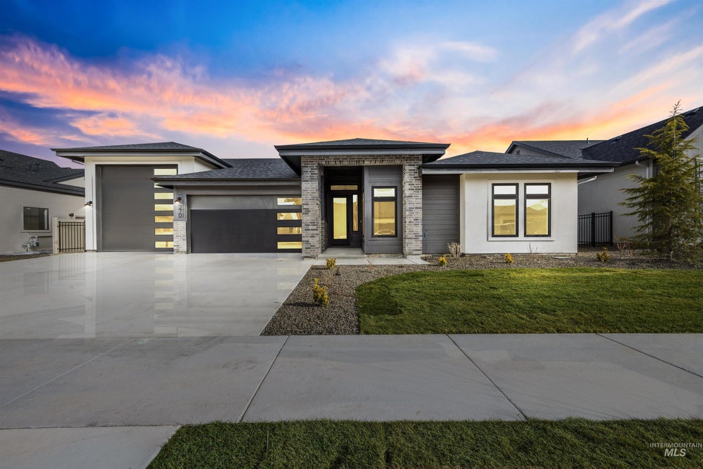 Photo of 270 N Hunter Creek Ave, Eagle, ID 83616 (MLS # 98990119)