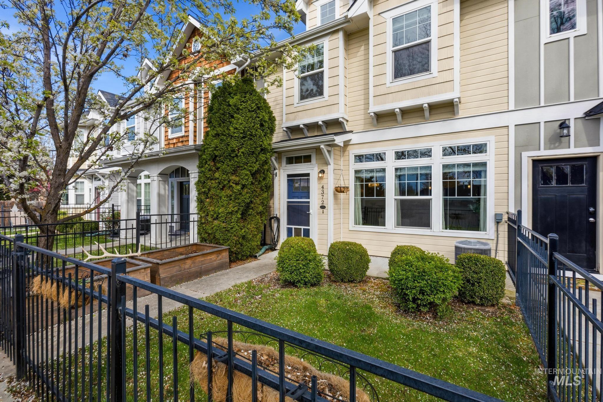 View of front of property featuring a fenced front yard