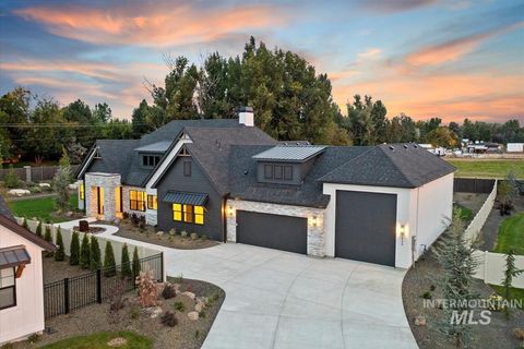 Photo of 1934 W Yellowstone Dr, Eagle, ID 83616 (MLS # 98962629)