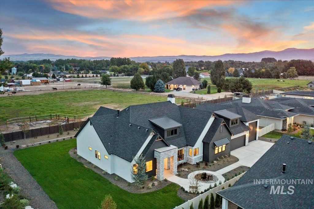 Photo of 1934 W Yellowstone Dr, Eagle, ID 83616 (MLS # 98962629)