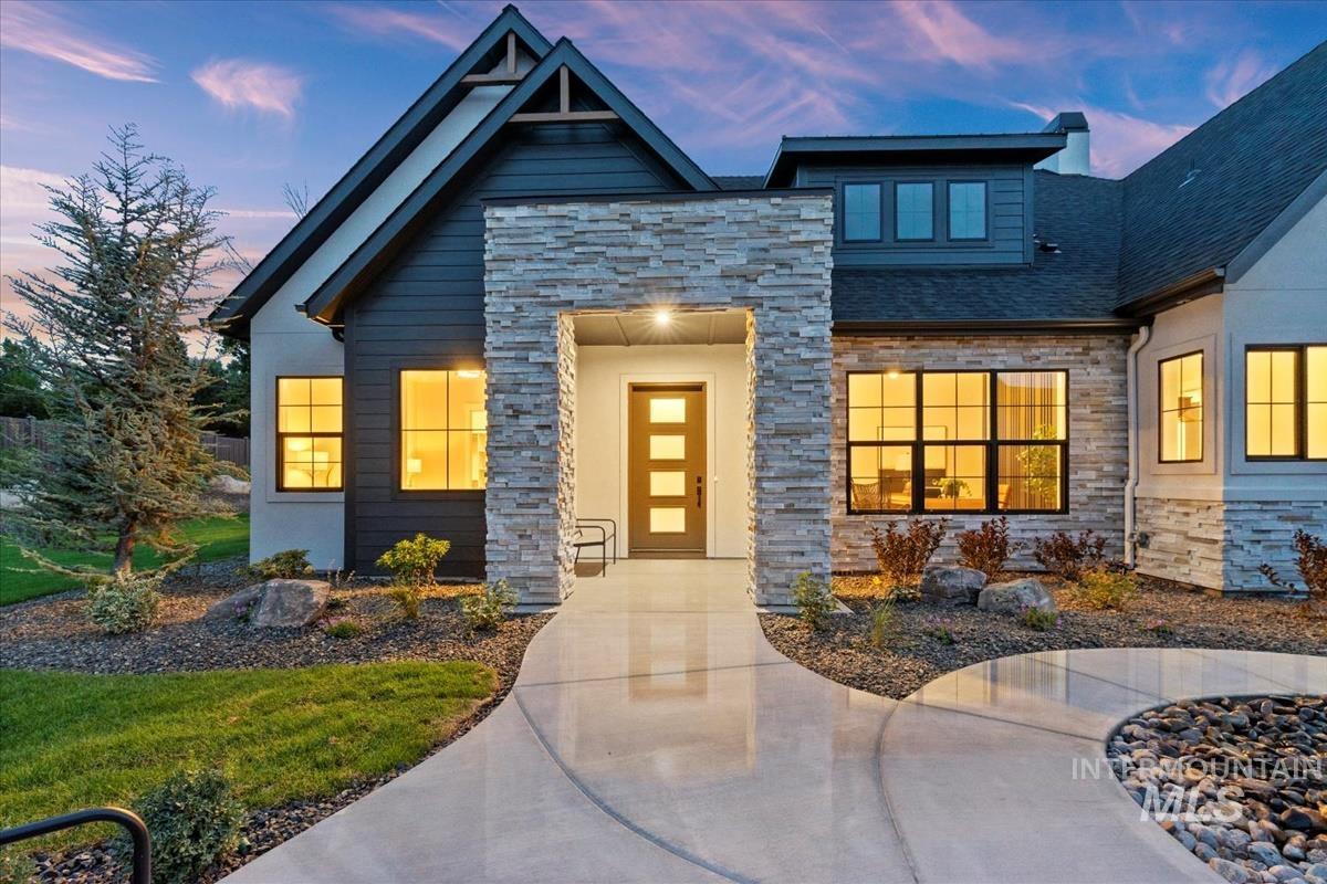 1934 W Yellowstone Dr