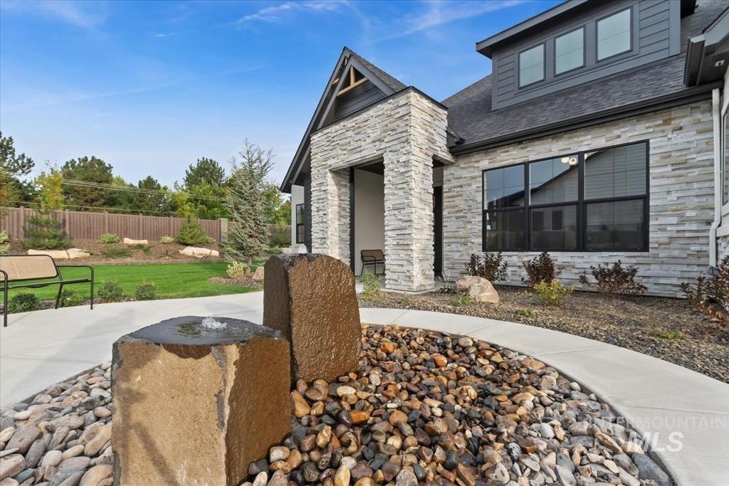 Photo of 1934 W Yellowstone Dr, Eagle, ID 83616 (MLS # 98962629)