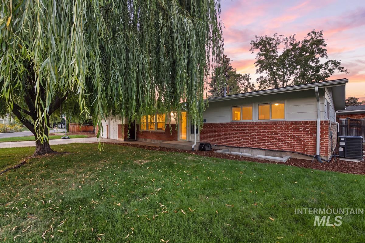 312 N Owyhee St.