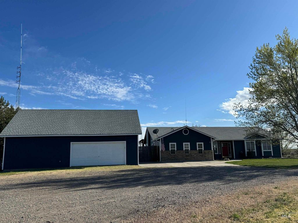 Photo of 3301 SW Smith Rd, Mountain Home, ID 83647 (MLS # 98977241)