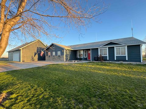 Photo of 3301 SW Smith Rd, Mountain Home, ID 83647 (MLS # 98977241)