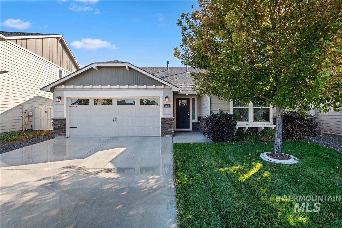 4526 N Glenrock Way