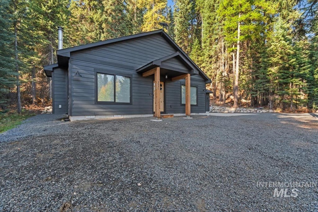 Photo of 2521 W Mountain Road, Donnelly, ID 83615 (MLS # 99003301)