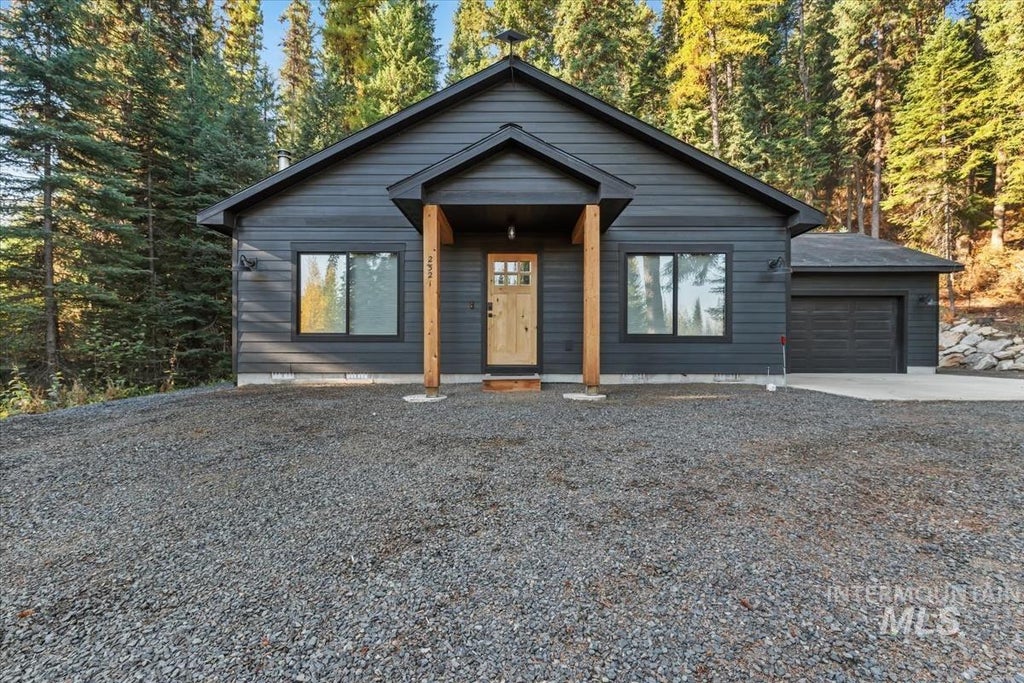 Photo of 2521 W Mountain Road, Donnelly, ID 83615 (MLS # 99003301)