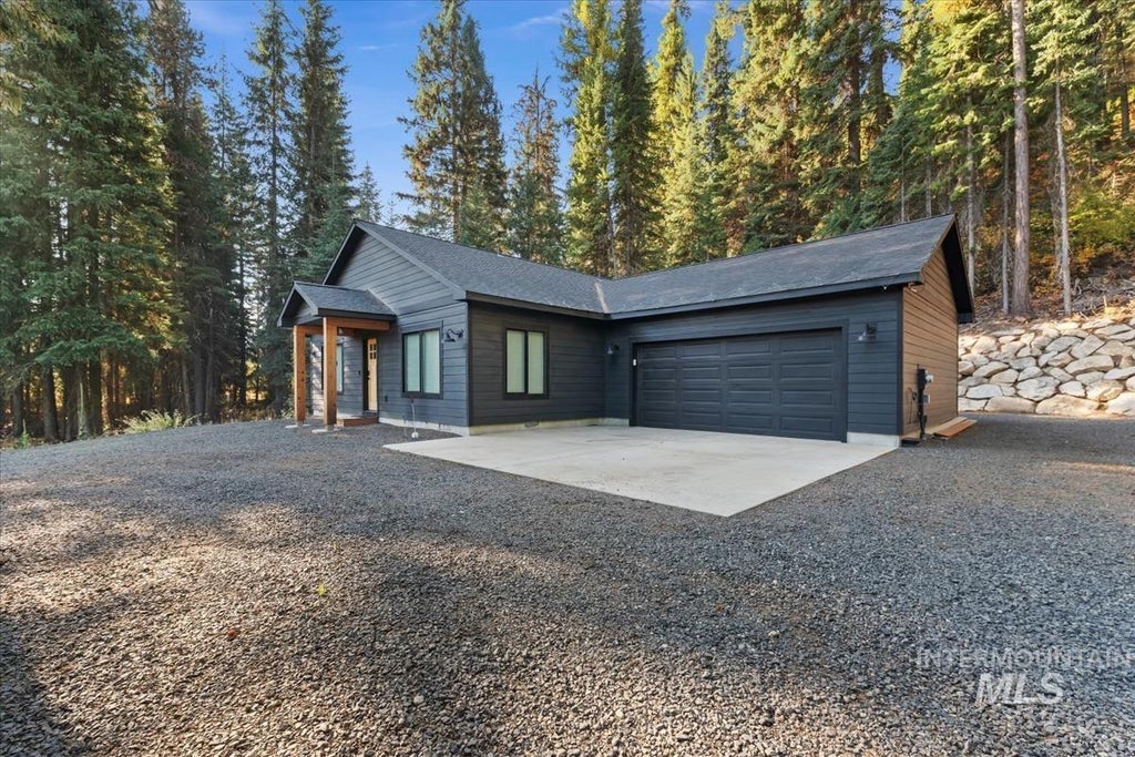 Photo of 2521 W Mountain Road, Donnelly, ID 83615 (MLS # 99003301)