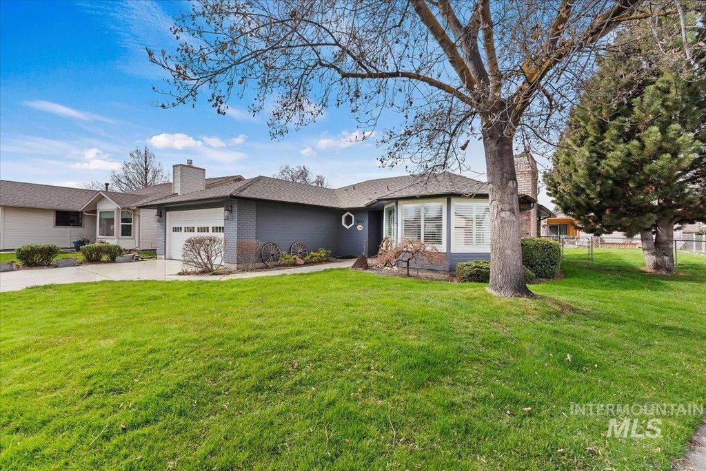 Photo of 8483 Willowcourt Drive, Garden City, ID 83714 (MLS # 98978518)