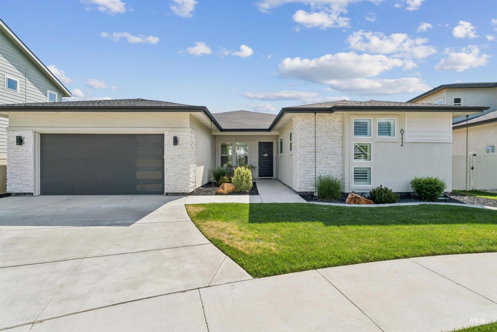 Photo of 6112 S Phoebe Pl, Meridian, ID 83642 (MLS # 98986129)